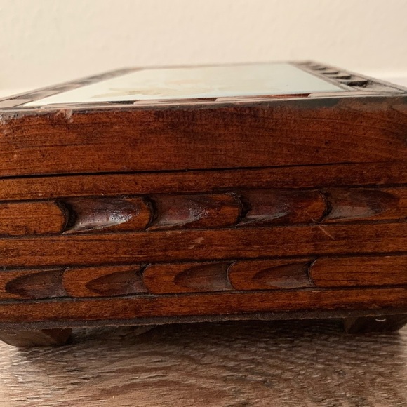 Wooden box with ceramic tiles on the top - Picture 11 of 12